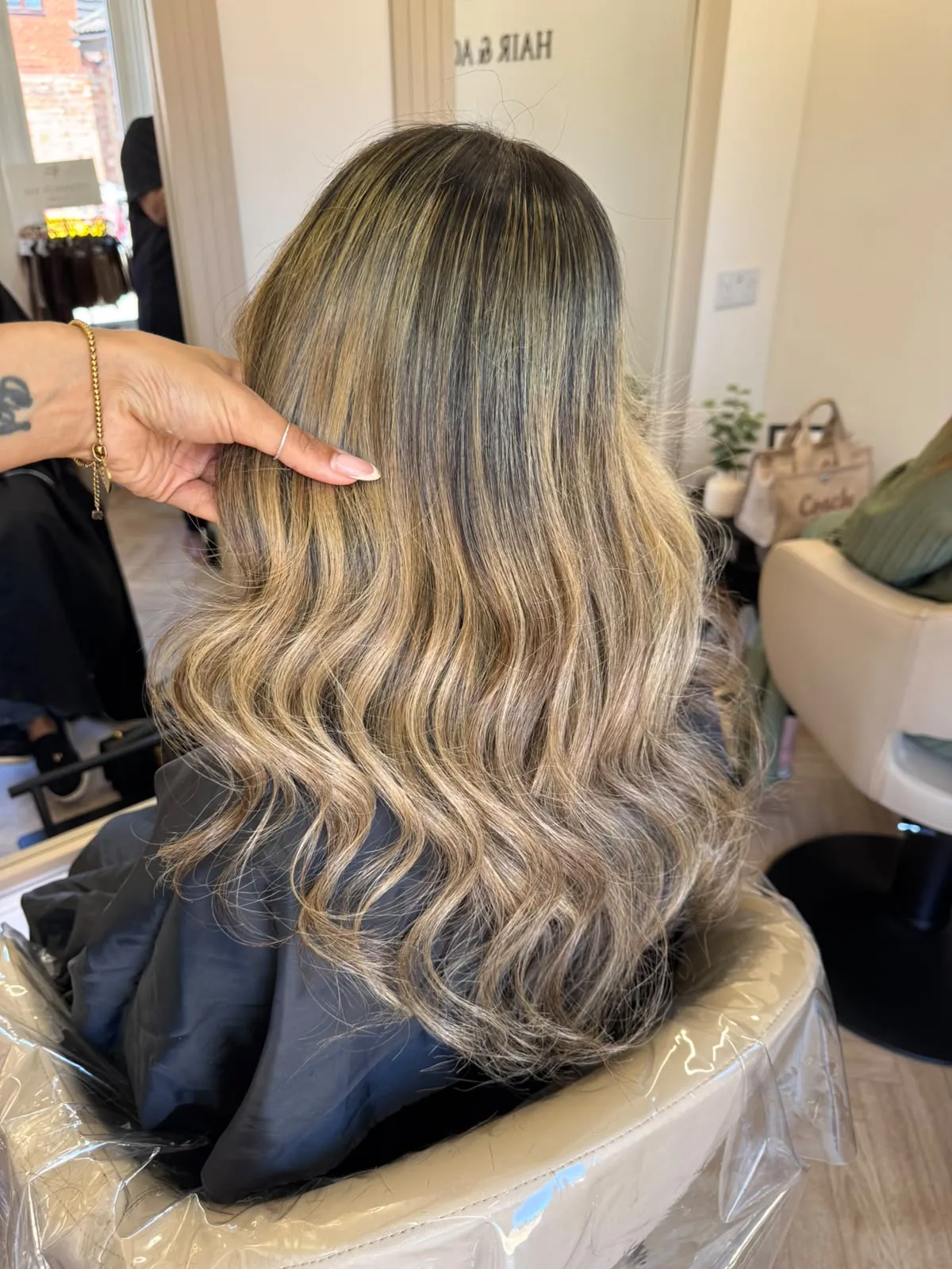 Blonde balayage on long, curled hair